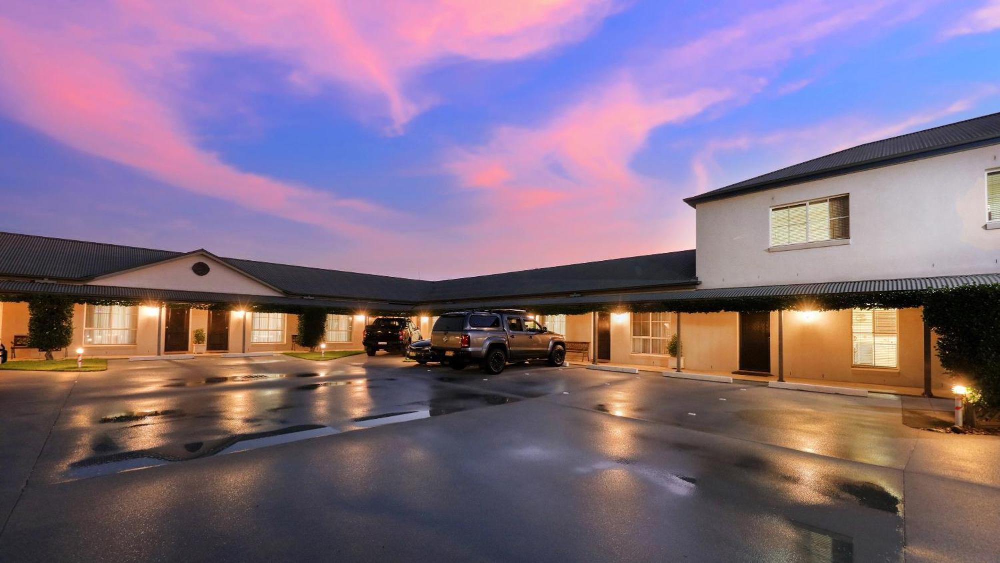 Breakout Motor Inn Cowra Kültér fotó