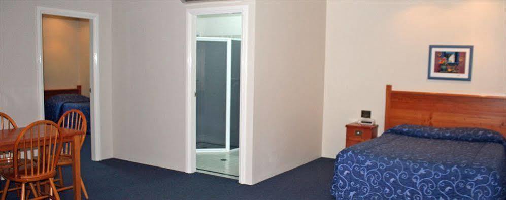 Breakout Motor Inn Cowra Kültér fotó